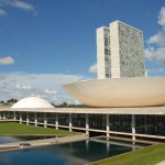 Congresso aumenta validade da CNH e aprova adiamento das Eleições 2020