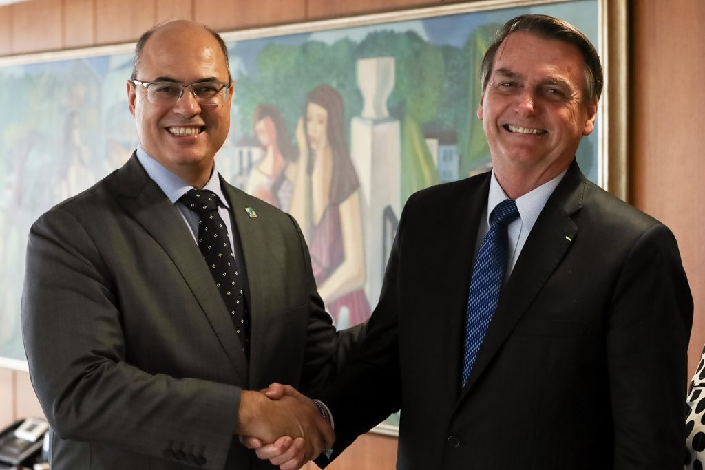 TSE arquiva ação contra Bolsonaro por outdoors; Witzel é notificado sobre abertura de impeachment