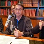 Bolsonaro promete prorrogar auxílio emergencial por mais três meses