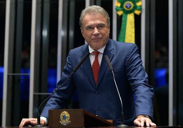 ‘Corrupção está correndo frouxa em alguns estados’, afirma Alvaro Dias