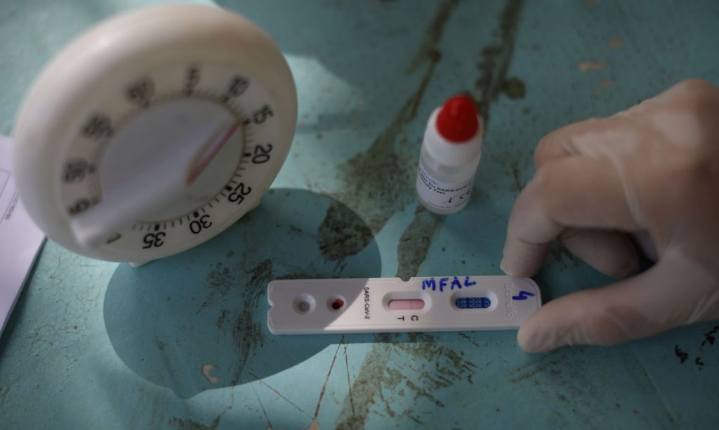 Covid-19: metade dos pacientes confirmados no Brasil já foram curados; números dão sinais de estabilização