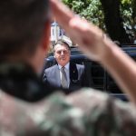 TCU decide levantar número de militares no governo Bolsonaro, e presidente alerta para democracia