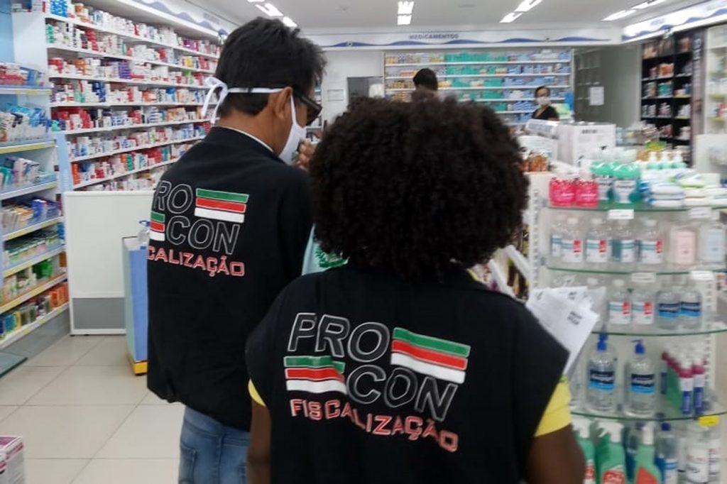 Procon fiscaliza farmácias em Feira de Santana para identificar aumentos abusivos em medicamentos