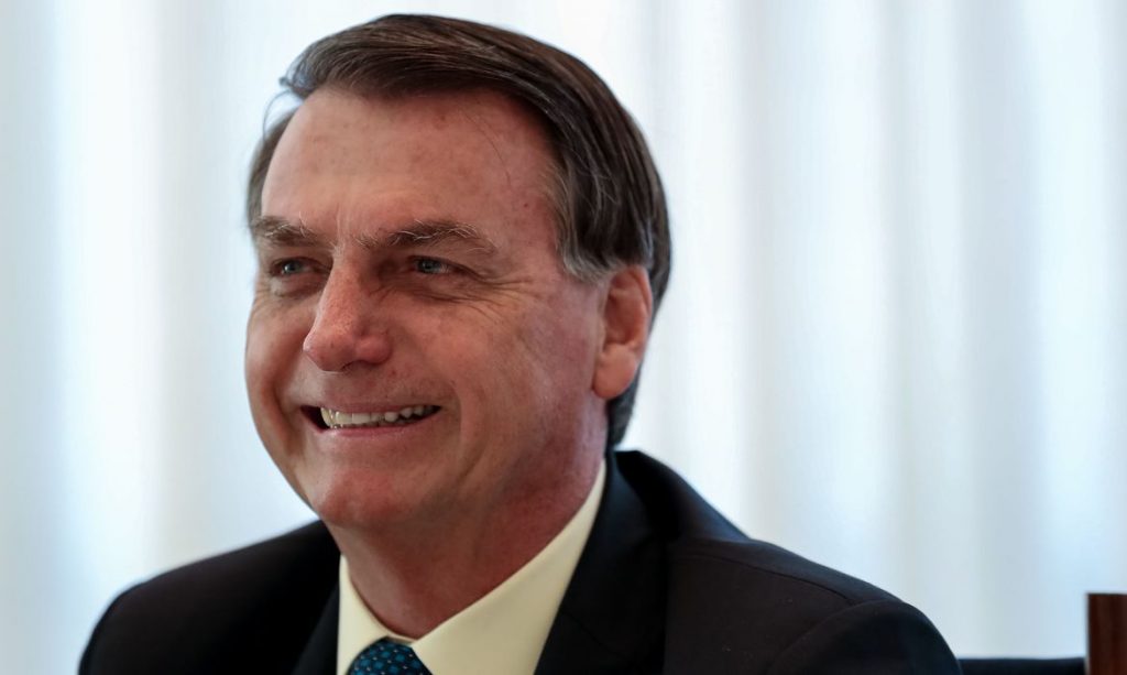 Bolsonaro promete anúncio de novo ministro da Educação nesta sexta (10)