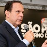 Policiais militares de SP vão usar câmeras nas fardas, diz Doria
