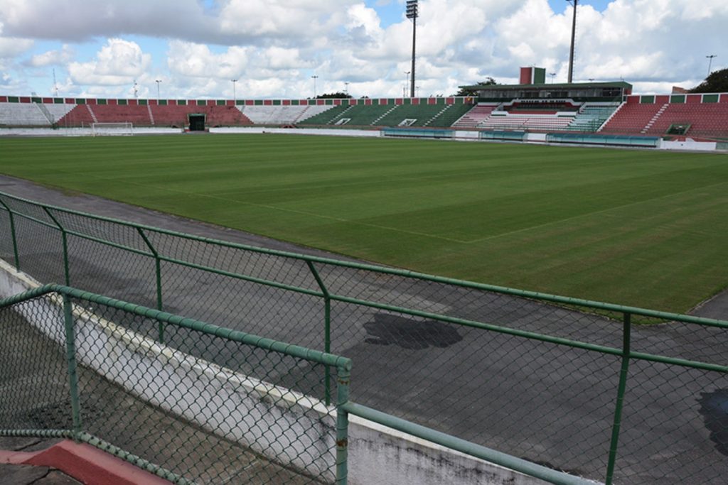 Prefeito autoriza retorno às atividades dos clubes de futebol profissional em Feira de Santana