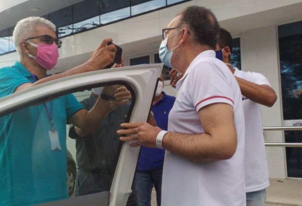 Secretário Carlos Brito recebe alta e segue em isolamento domiciliar