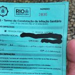 Guarda do Rio multa morador de rua por não usar máscara