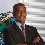 Romário ignora pandemia e faz festa com 80 convidados