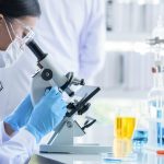 Pesquisas americanas tem resultados inéditos contra os vírus HIV e Covid-19; confira