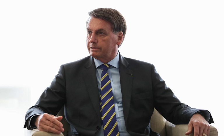 Bolsonaro ordena devassa em currículos de candidatos ao MEC
