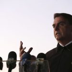 À espera de exame para Covid, Bolsonaro sanciona MP que cria programa de manutenção do emprego