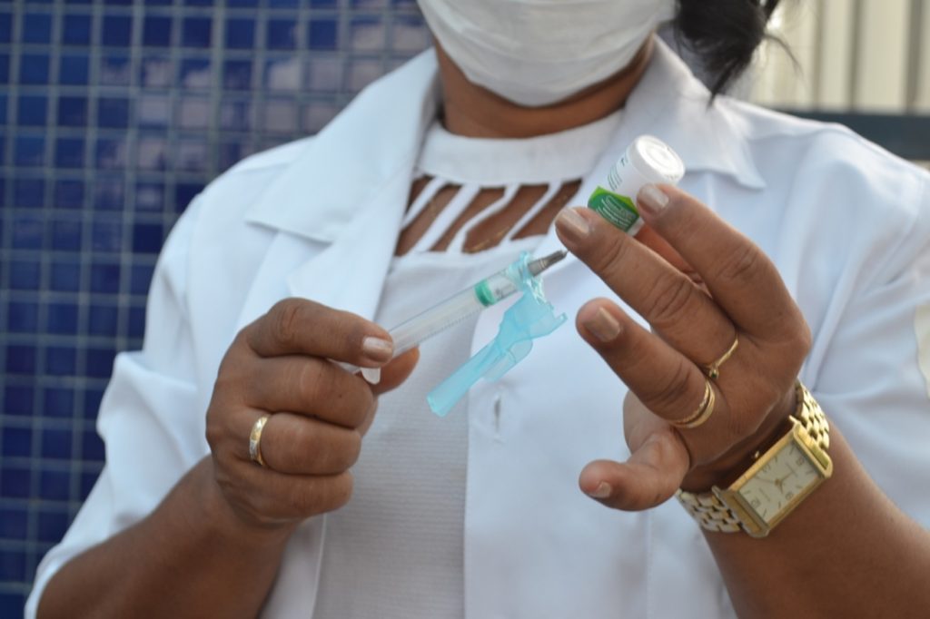 Campanha de vacinação contra gripe influenza é prorrogada até dia 24, em Feira