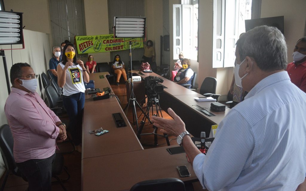 Prefeito Colbert sanciona lei que regulamenta transporte escolar privado