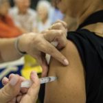 Vacina de Covid-19 funciona em testes e farmacêutica pode produzir 1 bilhão de doses