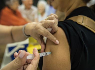 Vacina de Covid-19 funciona em testes e farmacêutica pode produzir 1 bilhão de doses