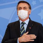 Com nova rotina em gabinete, Bolsonaro sanciona lei que prioriza testes para profissionais essenciais