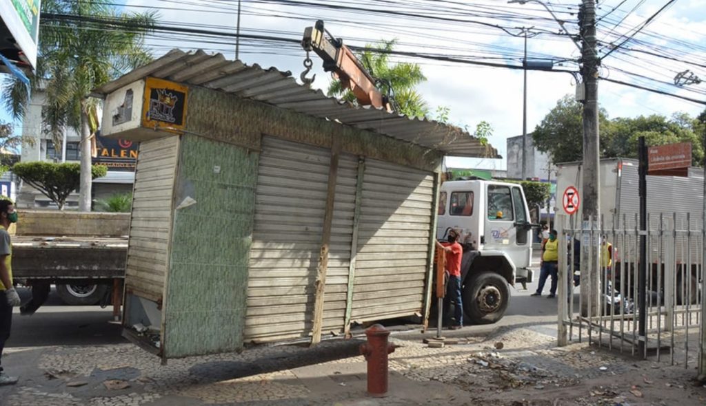Governo Municipal dá continuidade a retirada de barracas no centro da cidade