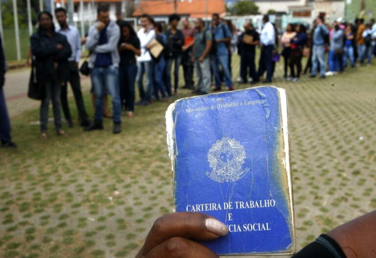 Após ‘fique em casa’, Brasil tem recorde de desemprego