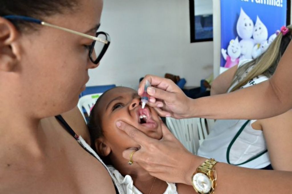 Vacinação contra a Poliomielite e atualização de caderneta começam nesta segunda