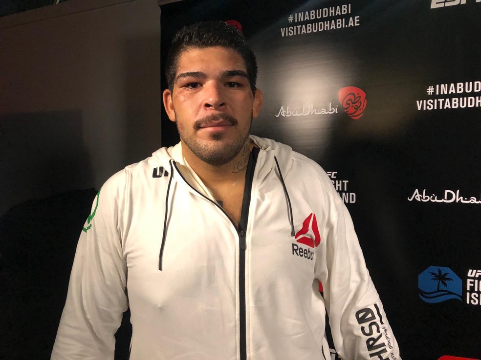 UFC: “Frouxo, hipócrita, e mentiroso”, diz lutador feirense Carlos Boi sobre adversário