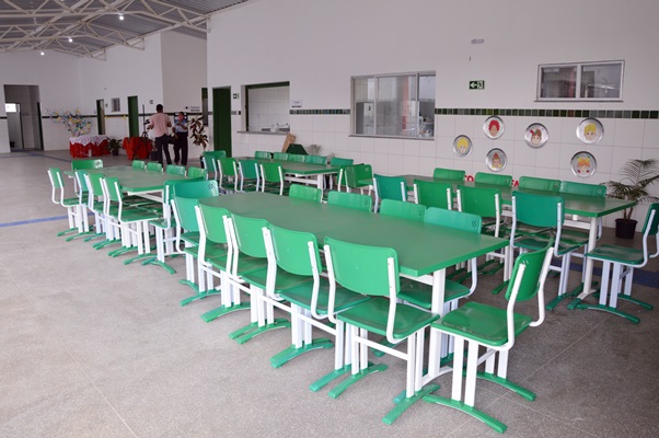 Escola Adenil Falcão celebra novo prédio, e outras duas serão entregues em Jaíba