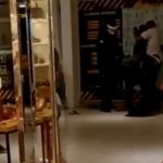 Após suposta tentativa de roubo, jovem é abordado no Shopping da Bahia; veja