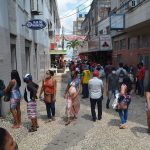 Comércio funciona em horário especial neste sábado e domingo, em Feira