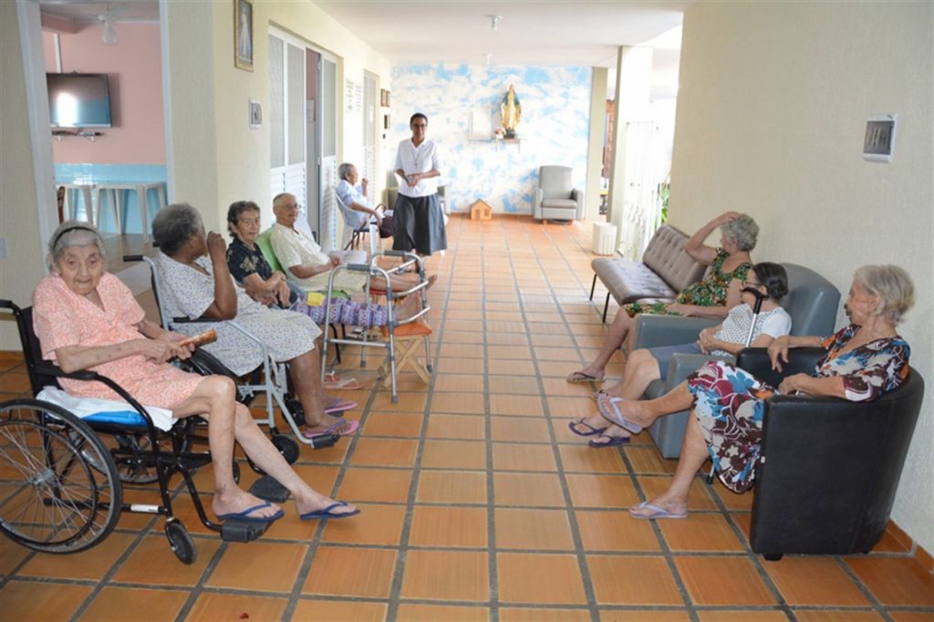 Prefeitura de Feira inicia distribuição de quase 10 mil kits de alimentação para instituições