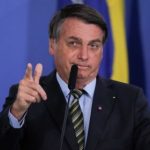 Bolsonaro enquadra Doria e diz que vacina não será obrigatória