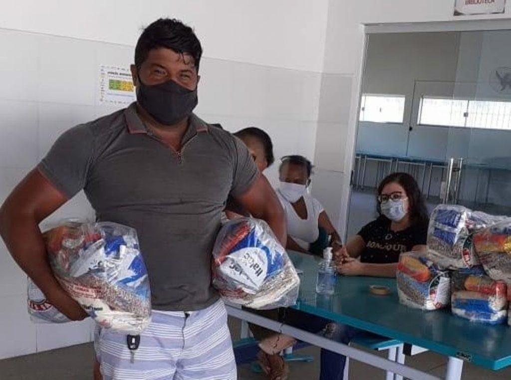 Mais de 31 mil kits de alimentos já foram entregues nas escolas municipais de Feira