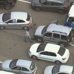Homem perde ‘carro’ em congestionamento e vaga por meia hora até reencontrá-lo; assista