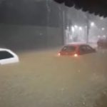Irecê: Forte chuva deixa carros quase submersos; água invadiu hospital e delegacia