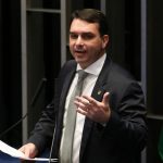 ‘Rachadinha’ aumentou patrimônio de Flávio Bolsonaro em R$ 1 milhão, diz Promotoria