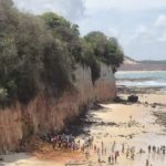 Tragédia! Parte de costa desaba sobre pessoas em praia no RN e mata família