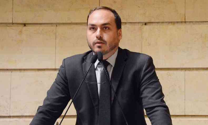 Carlos Bolsonaro é reeleito vereador