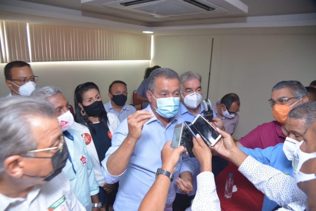 Em Feira, Rui anuncia adesão de novos aliados para campanha de Zé Neto e Roque Santos