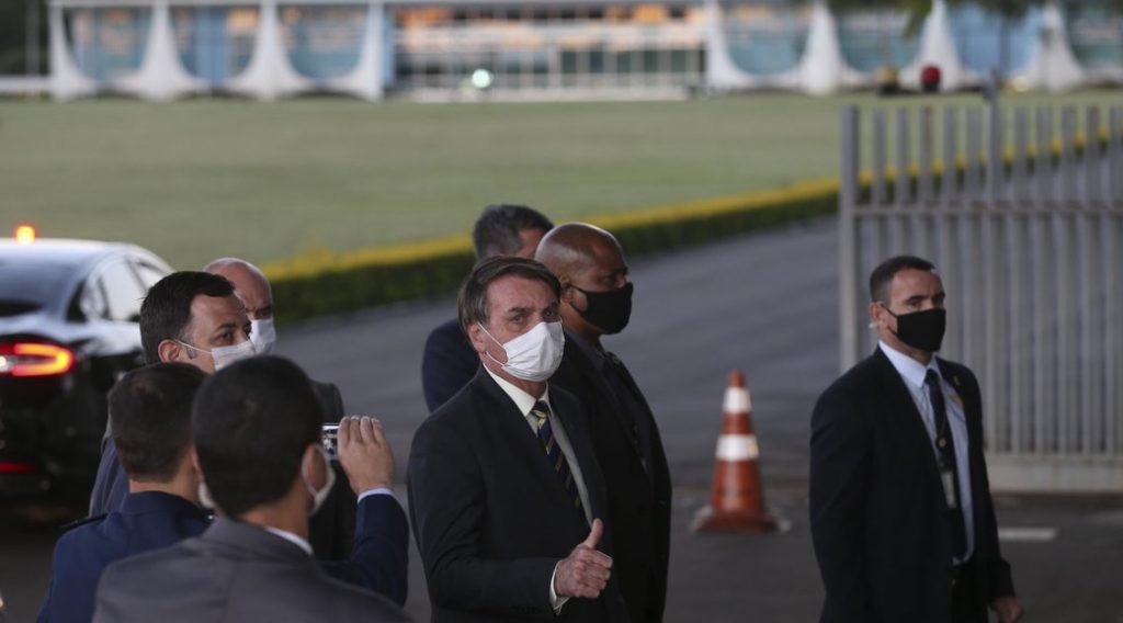 Bahia: “Quem paga pesquisa aparece na frente”, diz Bolsonaro