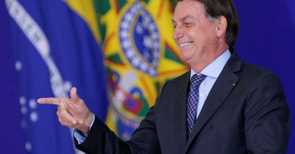 Bolsonaro nega Renda Brasil, prega aumento do Bolsa Família e põe fim ao auxílio emergencial