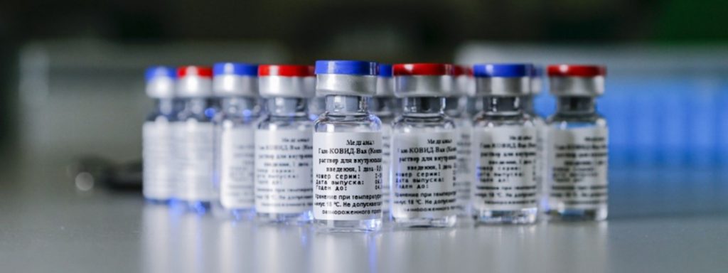 Rússia começa a vacinar população contra covid-19