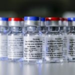 Rússia começa a vacinar população contra covid-19