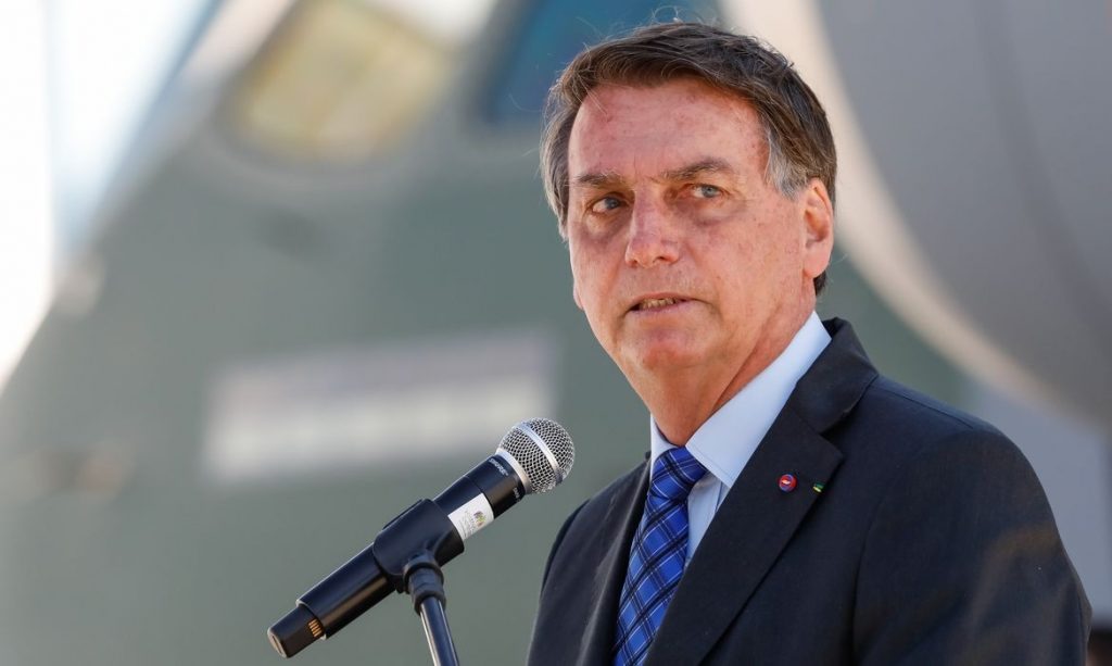 Porto Seguro: Bolsonaro é recebido por aliados e grava vídeo com ‘médica da cloroquina’