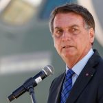 Porto Seguro: Bolsonaro é recebido por aliados e grava vídeo com ‘médica da cloroquina’