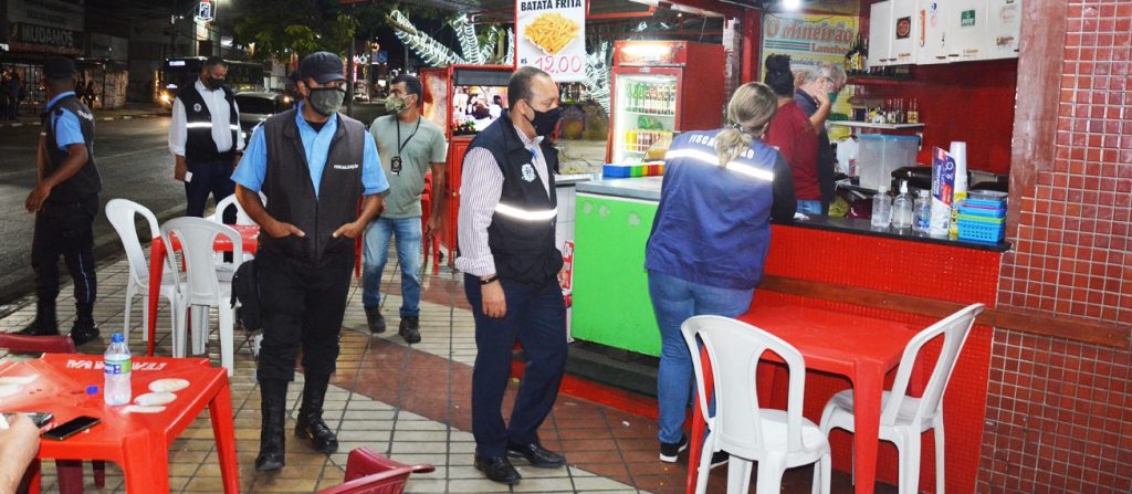 FPI notifica donos de boxes da Praça de Alimentação por descumprirem decreto municipal