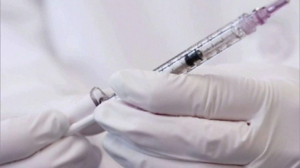 Reino Unido aprova vacinas e anuncia que iniciará aplicação na próxima semana