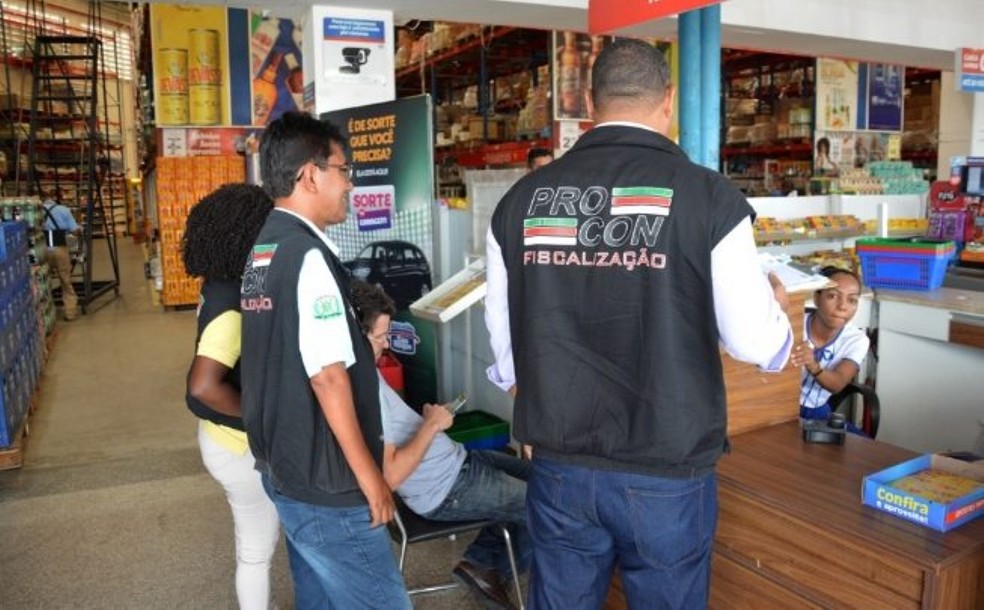 Procon divulga pesquisa de preços de produtos da ceia natalina em Feira de Santana