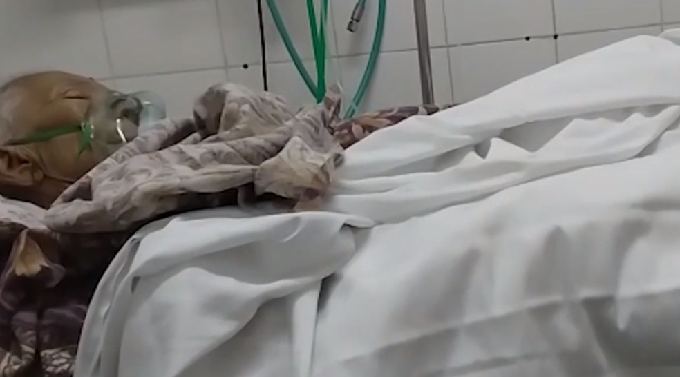 Família de idosa internada na policlínica faz apelo para conseguir transferência para UTI