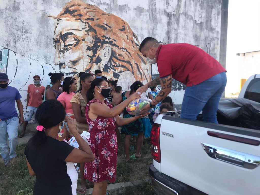 Galeguinho SPA une voluntários para doar alimentos e brinquedos a comunidades carentes
