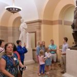 Estátua de Lincoln e homem negro ajoelhado é removida de Boston