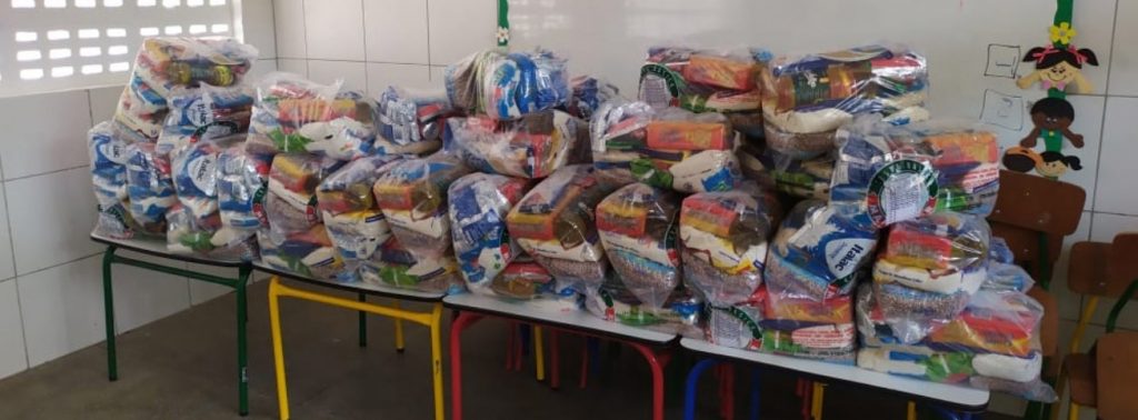 Prefeitura já distribuiu quase 70 mil kits de alimentos para famílias de estudantes